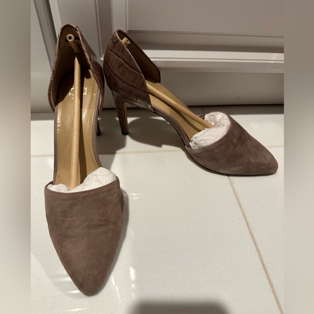 Ann Taylor jamie dorsal heel taupe latte size 7